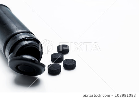 Pills spilled from the bottle 108981088