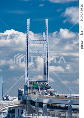 [Kanagawa Prefecture] Cityscape of Bay Bridge and Yokohama Port 108981630
