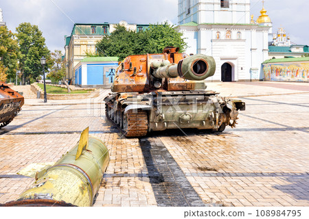 Demonstration of a burnt Russian military howitzer at the exhibition of destroyed Russian military equipment on Mikhailovskaya Square in Kyiv. 108984795