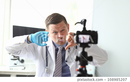 Male vlogger doctor look at camera 108985207