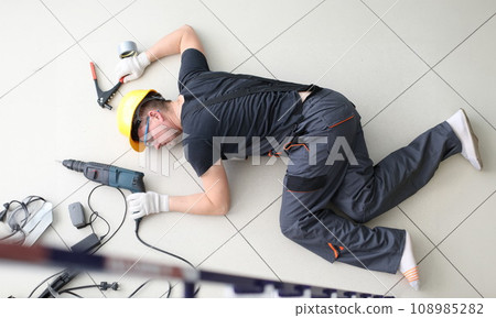 Incident at home renovation work Incident at home renovation work 108985282