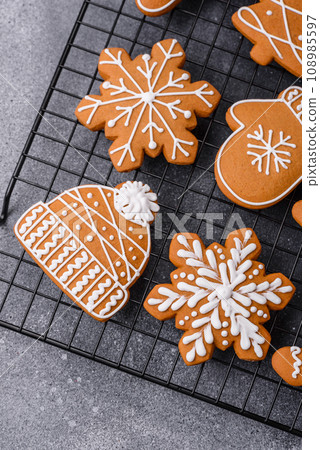 Beautiful delicious sweet winter Christmas gingerbread cookies on a gray textured background 108985597