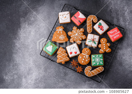 Beautiful delicious sweet winter Christmas gingerbread cookies on a gray textured background 108985627