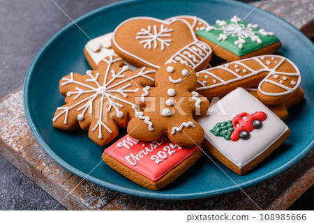 Beautiful delicious sweet winter Christmas gingerbread cookies on a gray textured background 108985666