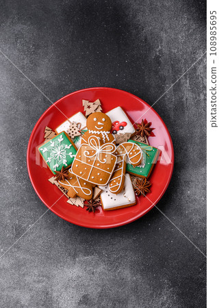Beautiful delicious sweet winter Christmas gingerbread cookies on a gray textured background 108985695