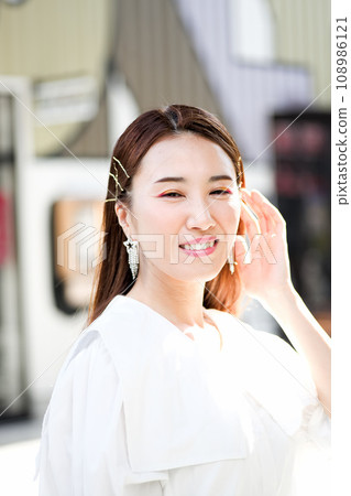 Young women's beauty Young women's beauty 108986121