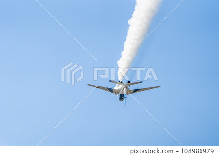 藍天上飛翔的松島空軍基地的藍色脈衝號 宮城縣東松島市 藍天上飛翔的松島空軍基地的藍色脈衝號 宮城縣東松島市 108986979