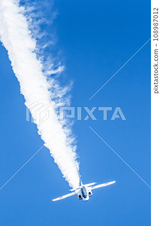 藍天上飛翔的松島空軍基地的藍色脈衝號 宮城縣東松島市 108987012