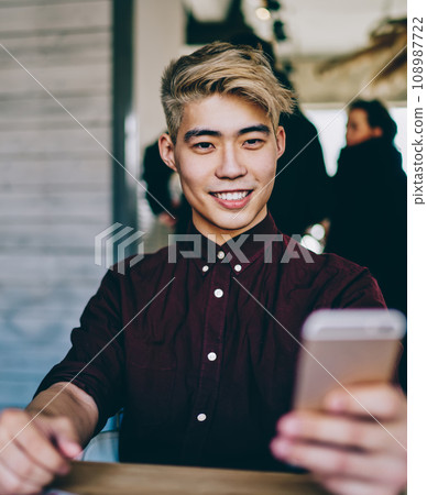 Japanese blogger downloading publication on own web page on mobile phone using 4G internet 108987722