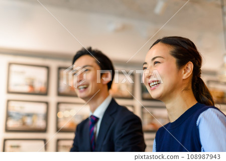 洽談生意的人 108987943