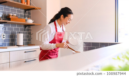 女人做飯 108987944