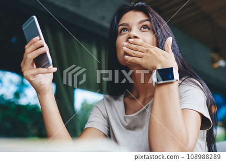 hipster girl amazed with information using smartphone for browsing in cafe 108988289