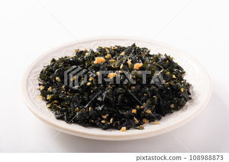 紫蘇裙帶菜香松佐鮭魚和鱈魚子 紫蘇裙帶菜香松佐鮭魚和鱈魚子 108988873