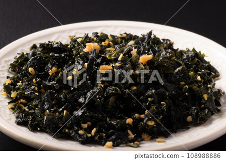 紫蘇裙帶菜香松佐鮭魚和鱈魚子 108988886