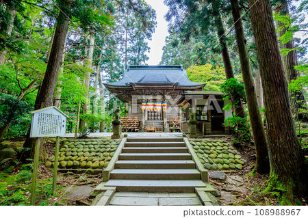 Chusonji Temple Benkeido in early autumn, Hiraizumi Town, Iwate Prefecture 108988967