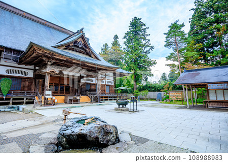 初秋的中尊寺大雄寶殿,岩手縣平泉町 初秋的中尊寺大雄寶殿,岩手縣平泉町 108988983