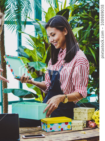 young successful female partners collaborating together in botanic warmhouse young successful female partners collaborating together in botanic warmhouse 108989038