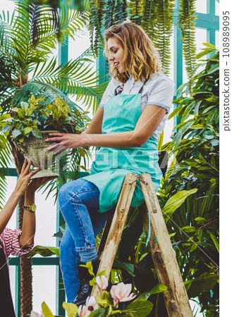 concept of entrepreneurship and gardening concept of entrepreneurship and gardening 108989095