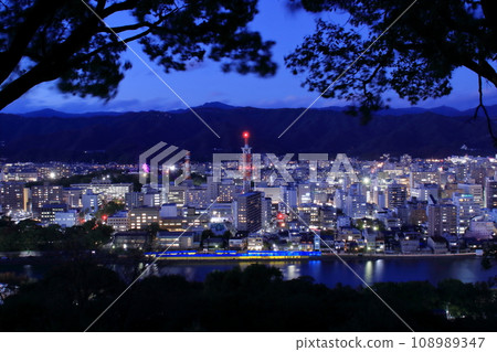 Kochi city night view (from Fudeyama, Kochi prefecture) Kochi city night view (from Fudeyama, Kochi prefecture) 108989347