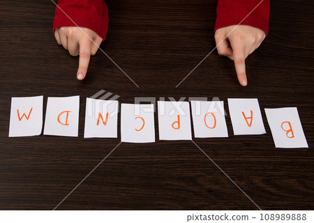 English lessons in elementary school. cards with the English alphabet. Children are learning to read. Colorful cards with alphabet for kindergarten and preschoolers. education for a small child. 108989888