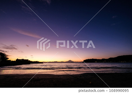 神奈川縣逗子海灘的日落 神奈川縣逗子海灘的日落 108990095