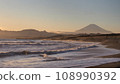 Chigasaki coast and Mt. Fuji 108990392