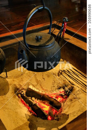 古老民居的爐灶傳達江戶時代的生活方式。 108990686