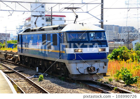 Container freight train towed by electric locomotive EF210 "Momotaro" 108990726