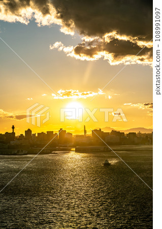 [神奈川縣]夕陽西下的港口城市橫濱 108991097