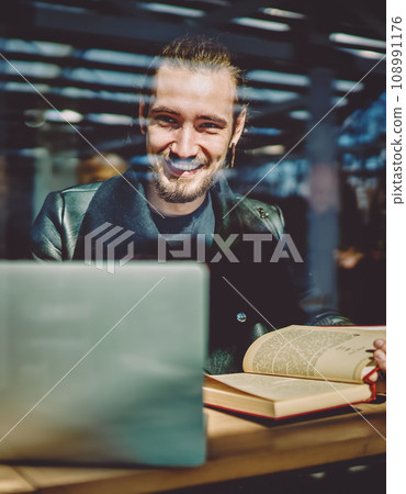 positive hipster guy enjoy time 108991176