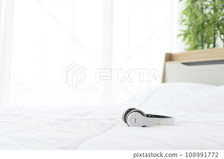 Blur background bedroom home interior in cozy decoration room. Clean soft bed stylish decor relax dorm with copy space. Modern apartment white light trendy style. Blurred background defocused indoors Blur background bedroom home interior in cozy decoration room. Clean soft bed stylish decor relax dorm with copy space. Modern apartment white light trendy style. Blurred background defocused indoors 108991772