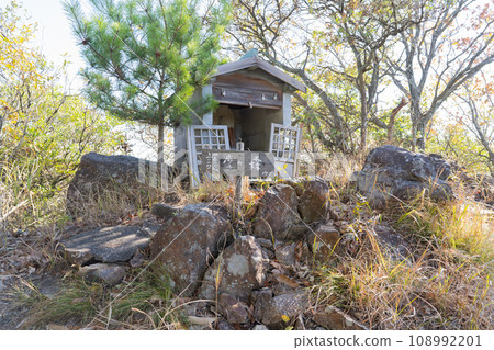The summit of Gomagamori (Kyogamori) (Matsuyama City, Ehime Prefecture) 108992201