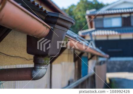 Rain gutter of an old folk house 108992426