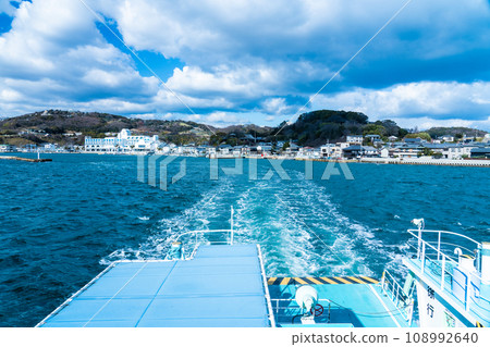 從牛窗港出發的前島渡輪的前島丸看到的牛窗街景 5 岡山縣瀨戶內市牛窗町 108992640