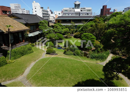 Kiunkaku Pond Izumi Strolling Garden Kiunkaku Pond Izumi Strolling Garden 108993851