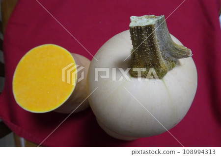 Cut pumpkin 108994313