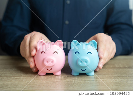 Financial harmony in relationships. Concept of starting a life together and a shared budget for spending. Emotional connection, care. United banking for young families. State support for demography. Financial harmony in relationships. Concept of starting a life together and a shared budget for spending. Emotional connection, care. United banking for young families. State support for demography. 108994435
