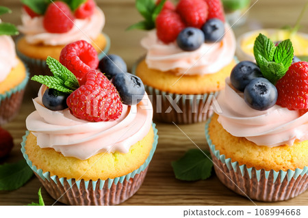 Cupcakes with berries and fresh cream Cupcakes with berries and fresh cream 108994668