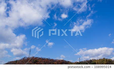 White clouds flowing in the blue sky White clouds flowing in the blue sky 108995014