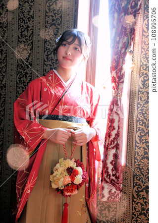 Pre-graduation hakama photo shoot photo studio photo shoot image, female college student graduate rental costume Pre-graduation hakama photo shoot photo studio photo shoot image, female college student graduate rental costume 108995706