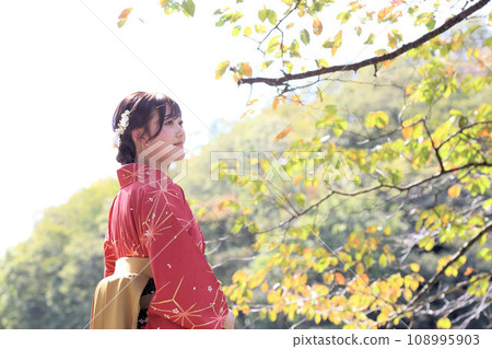 Pre-graduation hakama shooting location shooting image, female college student graduate location shooting rental costume Pre-graduation hakama shooting location shooting image, female college student graduate location shooting rental costume 108995903