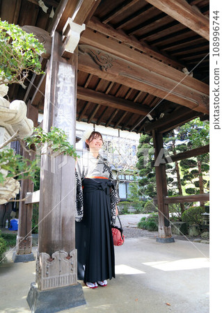 畢業前褲裙拍攝外景拍攝形象女大生畢業外景拍攝出租服裝 108996744