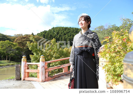Pre-graduation hakama shooting location shooting image, female college student graduate location shooting rental costume Pre-graduation hakama shooting location shooting image, female college student graduate location shooting rental costume 108996754