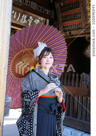 Pre-graduation hakama shooting location shooting image, female college student graduate location shooting rental costume 108996845