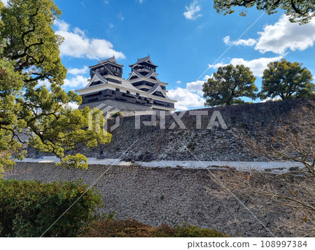The Famous Landscape vintage building of Kumamoto Castle in Northern Kyushu, Japan. 108997384