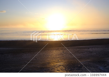 Sunrise on Otsu coast in midwinter, Hokkaido 108997444