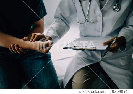Doctor telling to patient woman the results of her medical tests. Doctor showing medical records to cancer patient in hospital ward. Senior doctor explaint the side effects of the intervention. 108998541