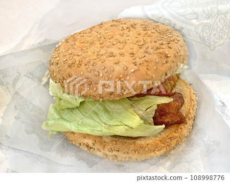 Chinese chicken burger, the best local burger in Japan 108998776