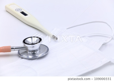 Image of stethoscope, thermometer and mask 109000331