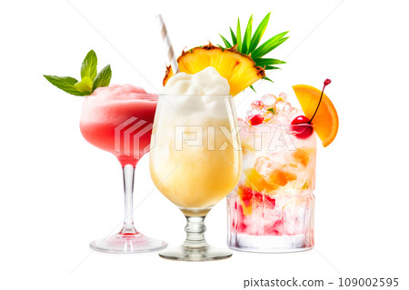 Set and collection of classic alcohol cocktails or mocktail isolated on white background with fresh summer fruits Set and collection of classic alcohol cocktails or mocktail isolated on white background with fresh summer fruits 109002595